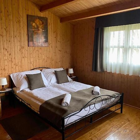 Eszter-Ház Hotel Kisapati Kültér fotó