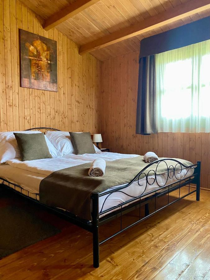 Eszter-Ház Hotel Kisapati Kültér fotó