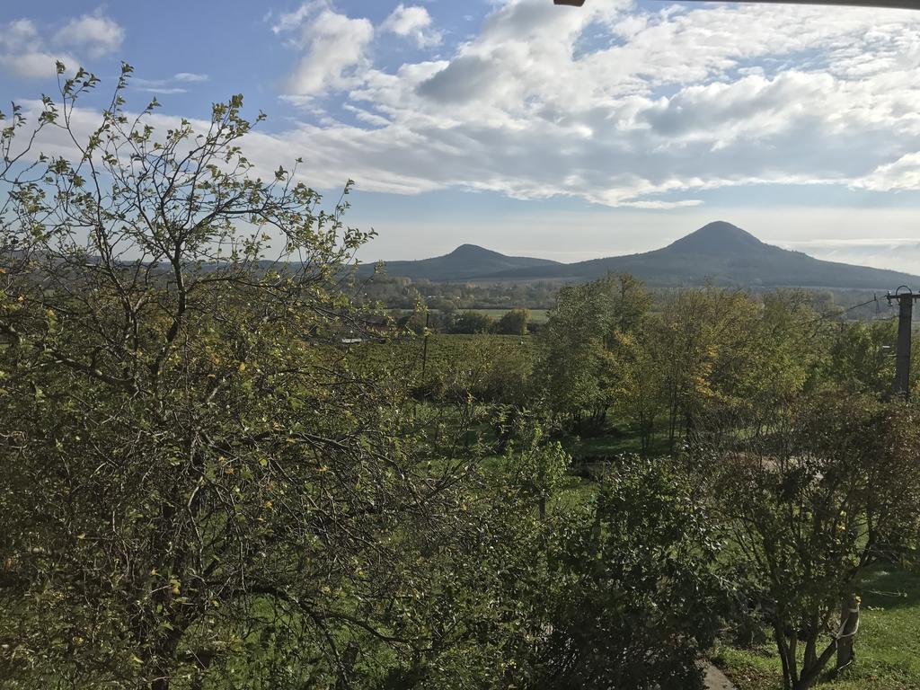 Eszter-Ház Hotel Kisapati Kültér fotó
